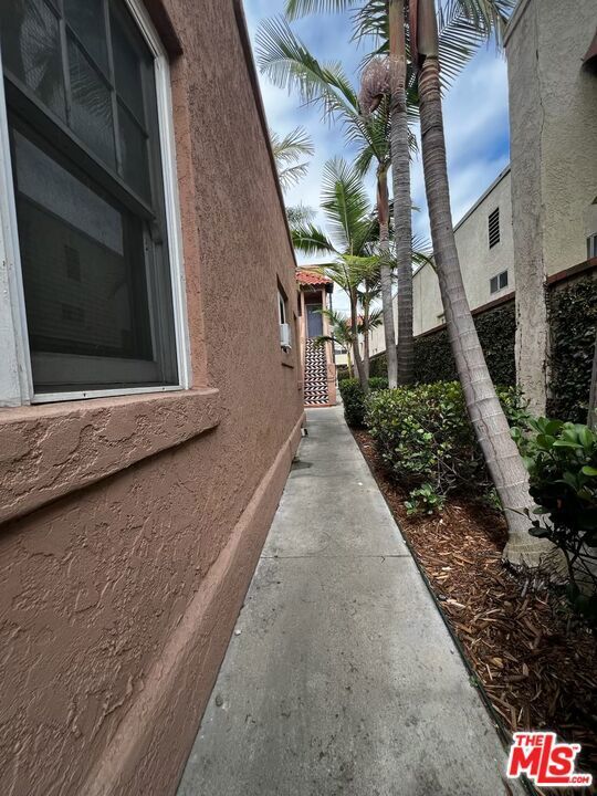 Property Photo: 1605 E 1st Street CA 90802