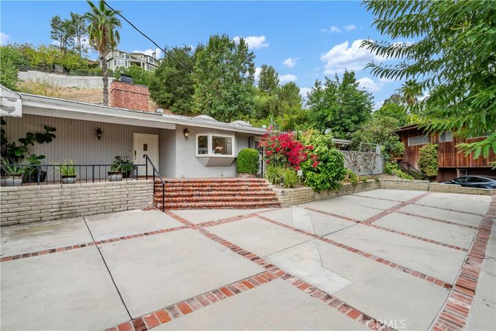 Property Photo:  5111 San Feliciano  CA 91364 
