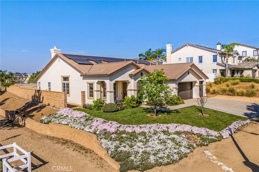 Property Photo:  489 Branding Iron Way  CA 92860 