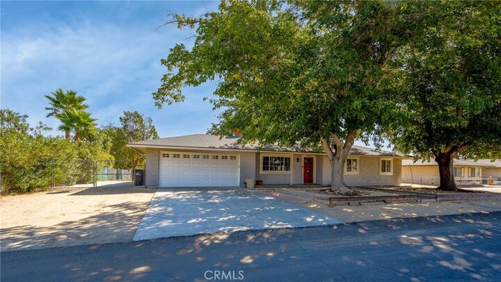 Property Photo: 39142 166th E CA 93591