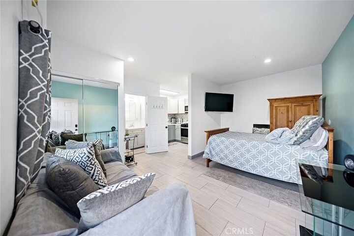 Property Photo: 2406 W 76th St CA 90305
