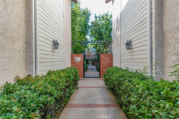 Property Photo:  15020 Victory 203  CA 91411 