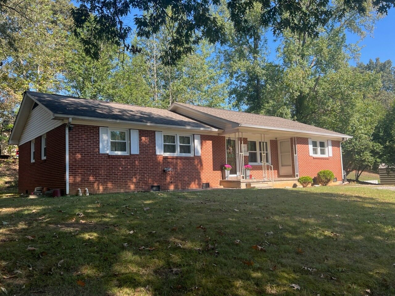 Property Photo:  247 Castle Ln  TN 37058 