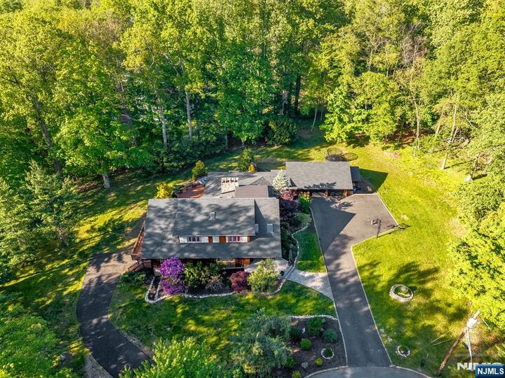 Property Photo:  18 Lomas Lane  NJ 07645 