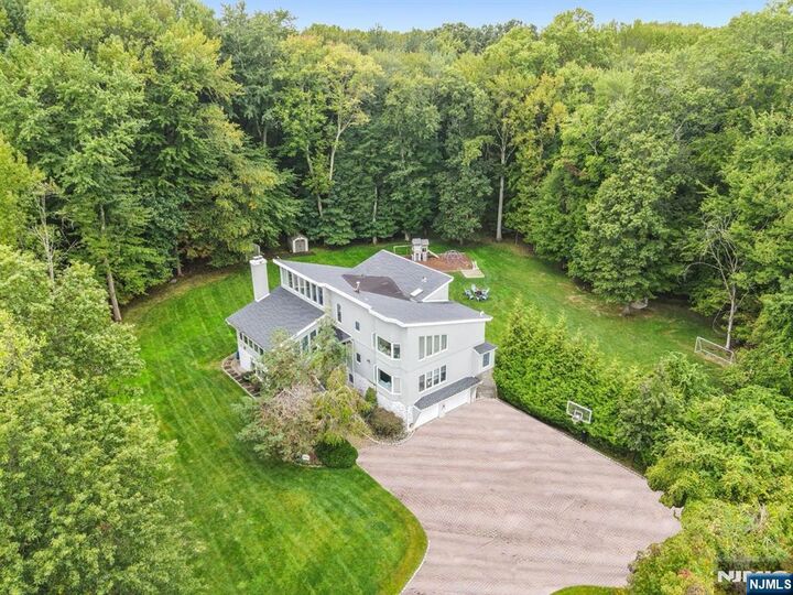 305 Westwind Court  Norwood NJ 07648 photo