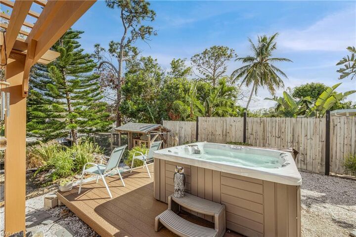 Property Photo: 27211 Sun Aqua Ln FL 34135