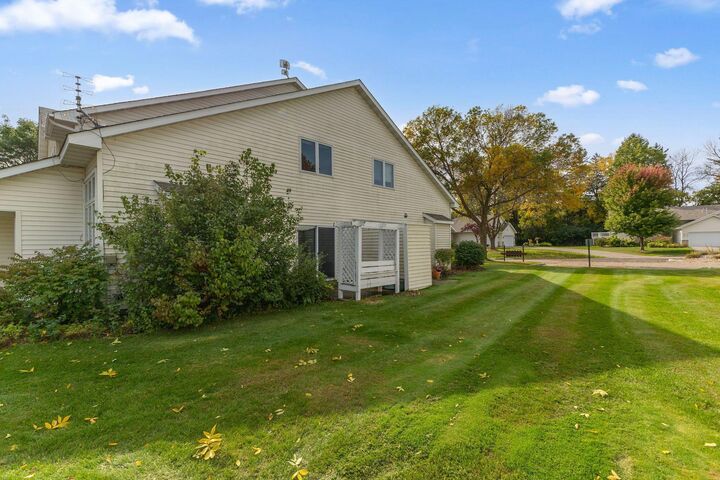 Property Photo: 1105 Hawthorne Court MN 55057