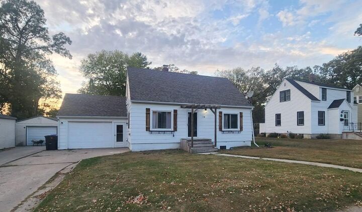 Property Photo:  1118 Phinney Avenue  MN 56501 
