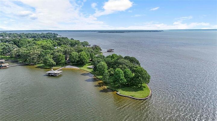 Property Photo: 555 Arrowwood Beach Road TX 75163