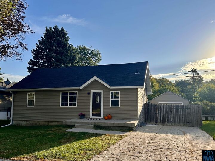 Property Photo: 218 S Davidson Street IA 51103