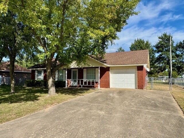 Property Photo: 1098 Massey Street AR 72722