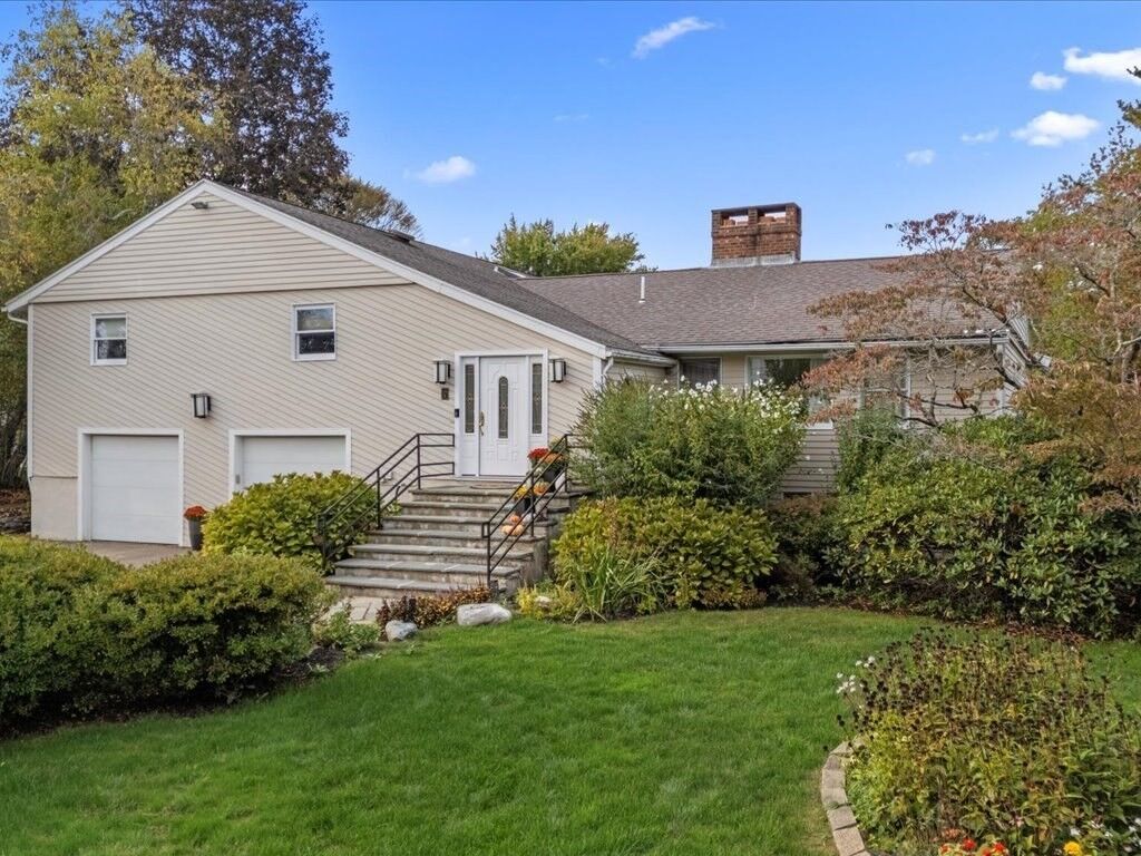 Property Photo:  6 Tally Ho Ln  MA 01701 