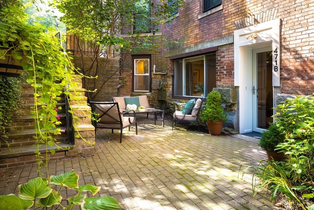 Property Photo:  471 Washington St B  MA 02446 
