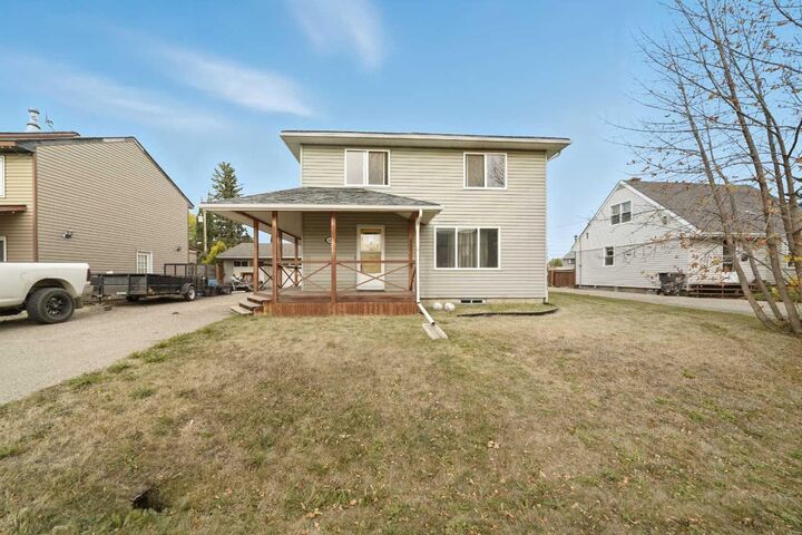 635 Maple Crescent  Springbrook AB T4S 1V1 photo