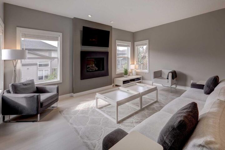 Property Photo:  208 Evansview Road NW  AB T3P 0J6 