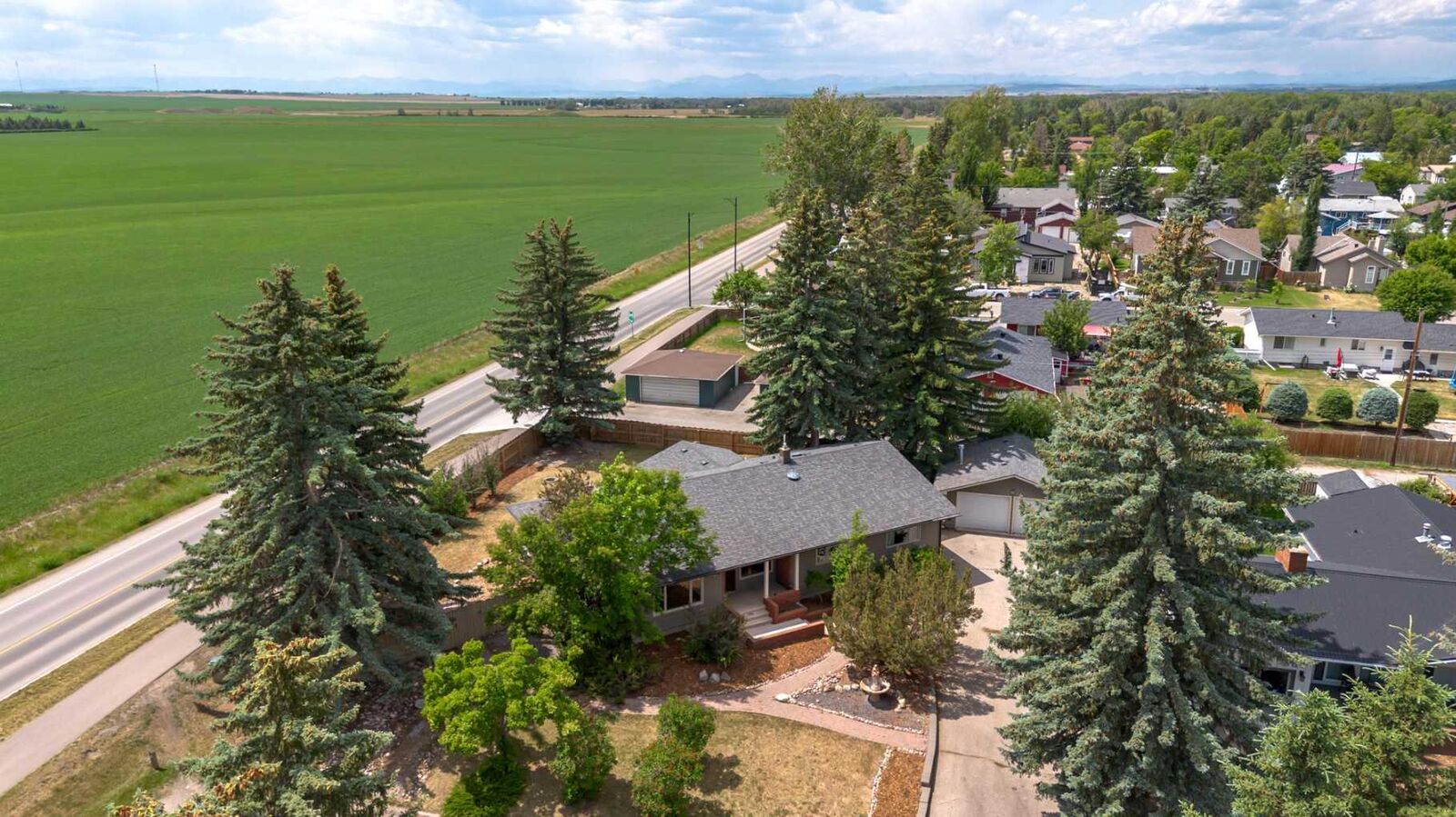 Property Photo:  1025 5 Street SW  AB T1V 1A8 