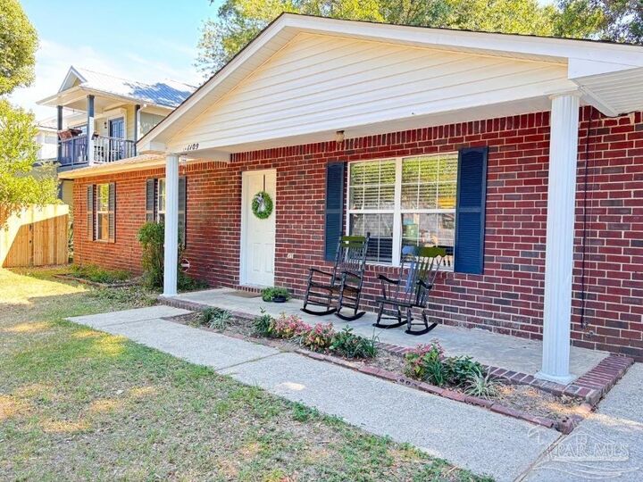 Property Photo:  1109 E Hatton St  FL 32503 