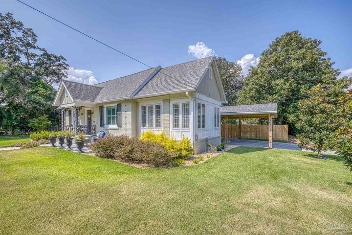 Property Photo:  600 W Moreno St  FL 32501