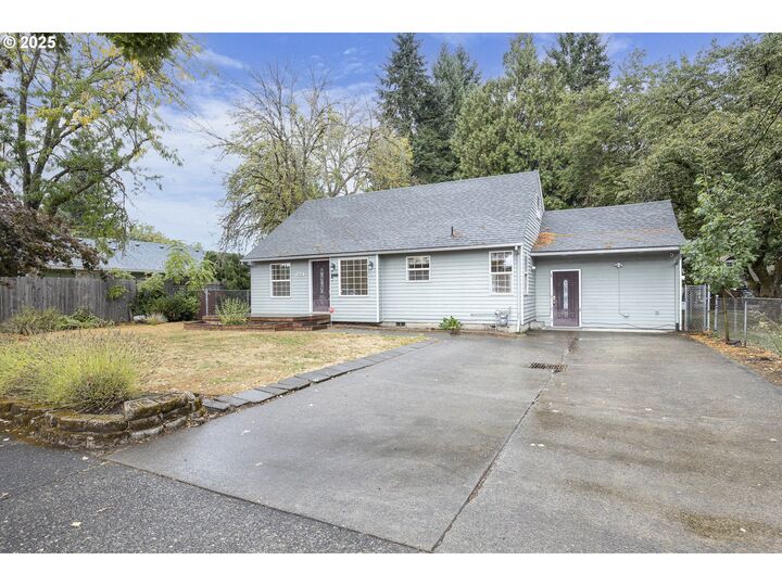 Property Photo: 1535 Maple St OR 97116