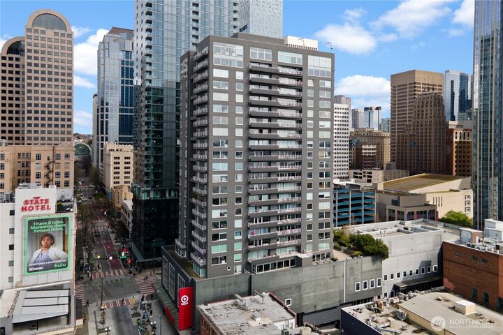 Property Photo: 1415 2nd Avenue 1607 WA 98101