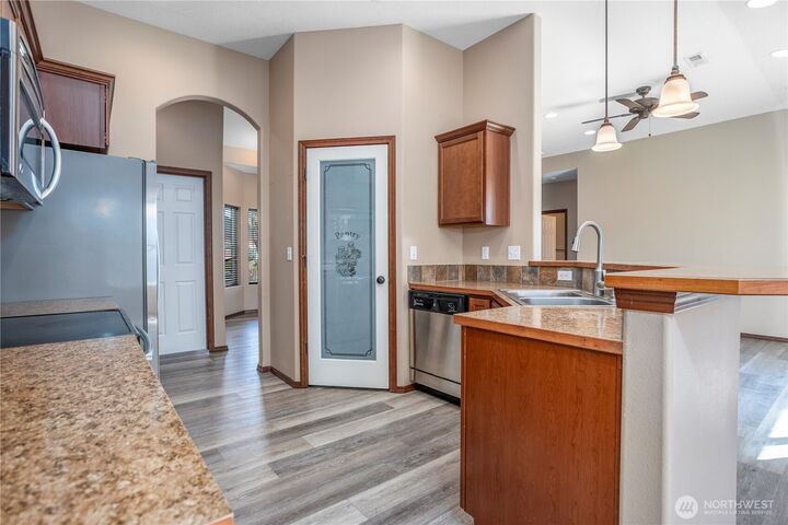 Property Photo:  615 N Larkspur Drive  WA 99344 
