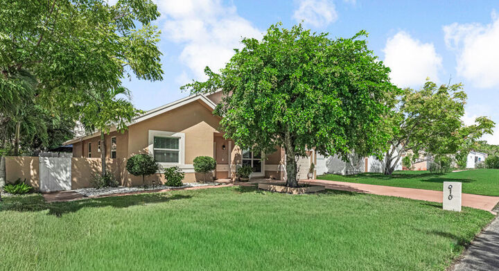 Property Photo:  610 NW 207th Avenue  FL 33029 