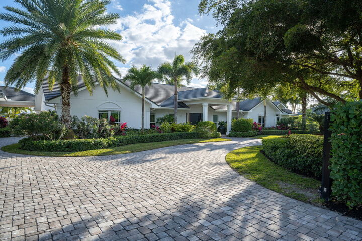 Property Photo: 2105 Windward Way FL 32963
