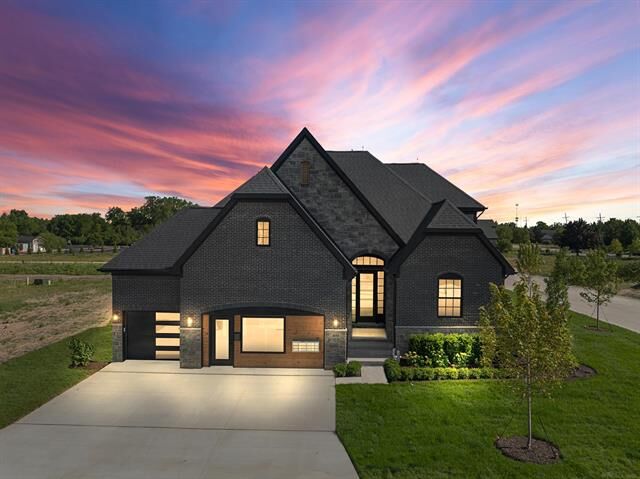 Property Photo:  42512 Saddle Lane  MI 48314 