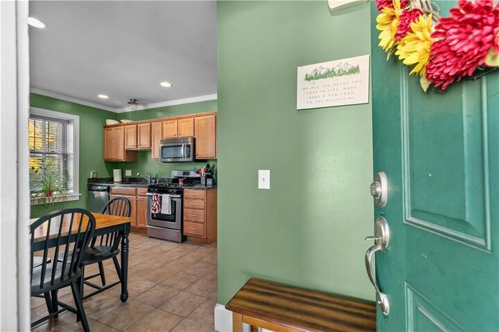 Property Photo:  1746 Lonsdale Avenue 10  RI 02865 