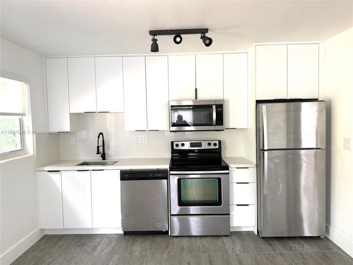 Property Photo:  1184 NE 112th St North  FL ORT 