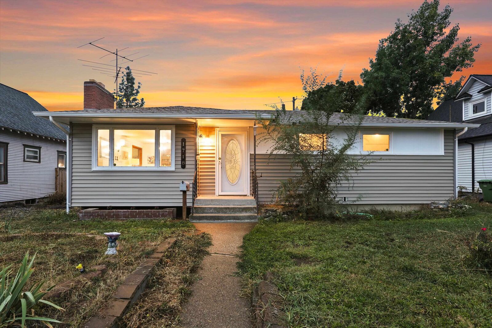 Property Photo:  1718 E Broad Ave  WA 99207 