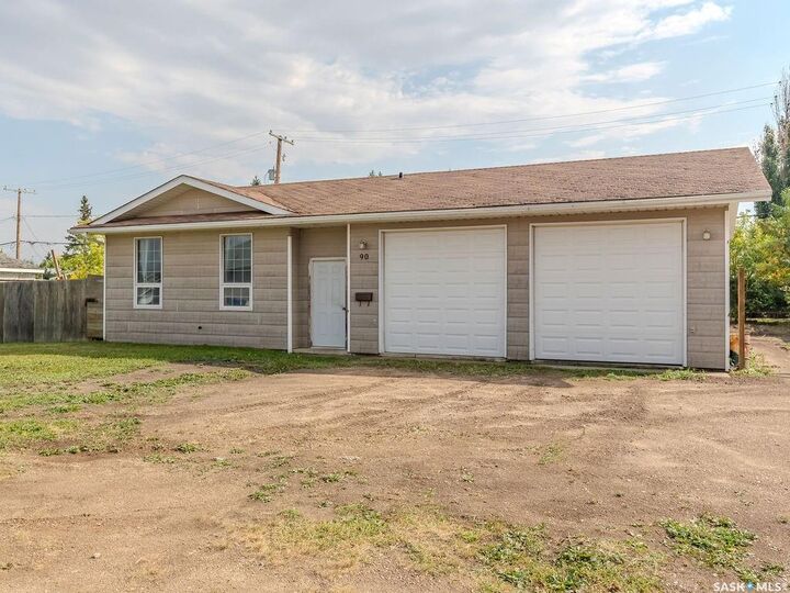 Property Photo:  90 2nd Street  SK S0K 3A0 