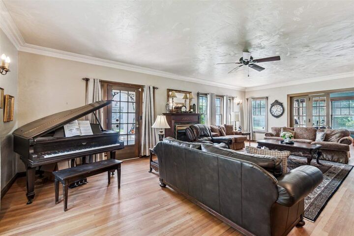 Property Photo:  847 E Moses Street  OK 74023-3419 