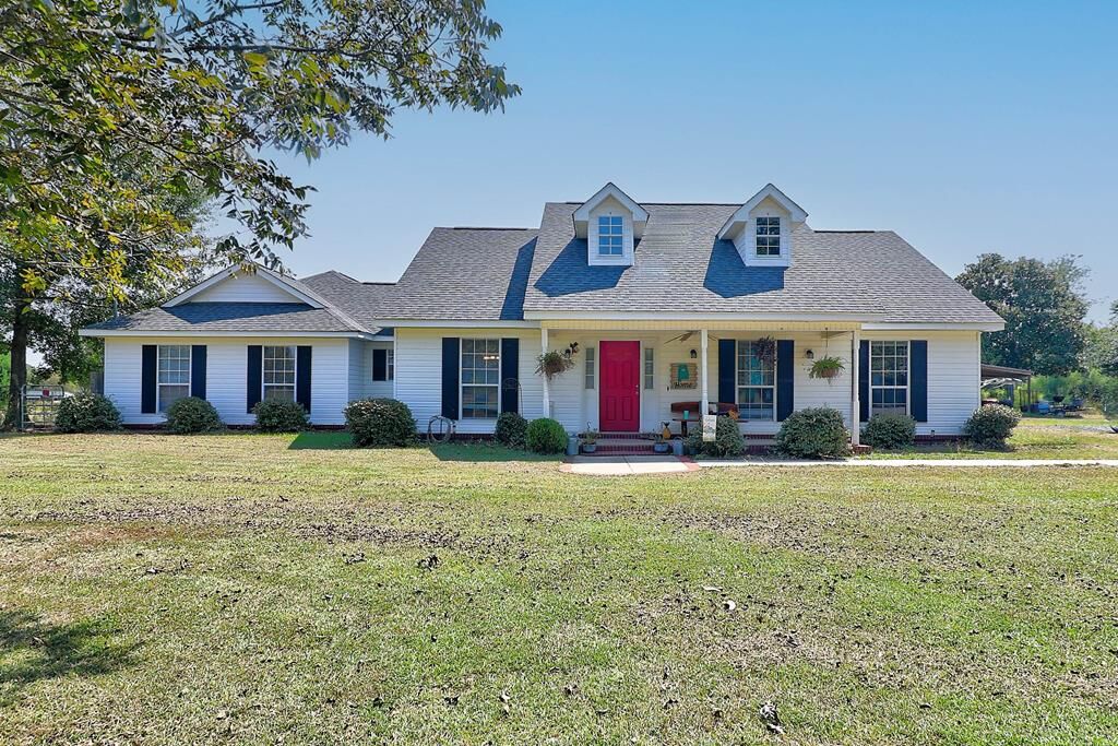 Property Photo:  1014 Jeulia Saunders Road  AL 36375 