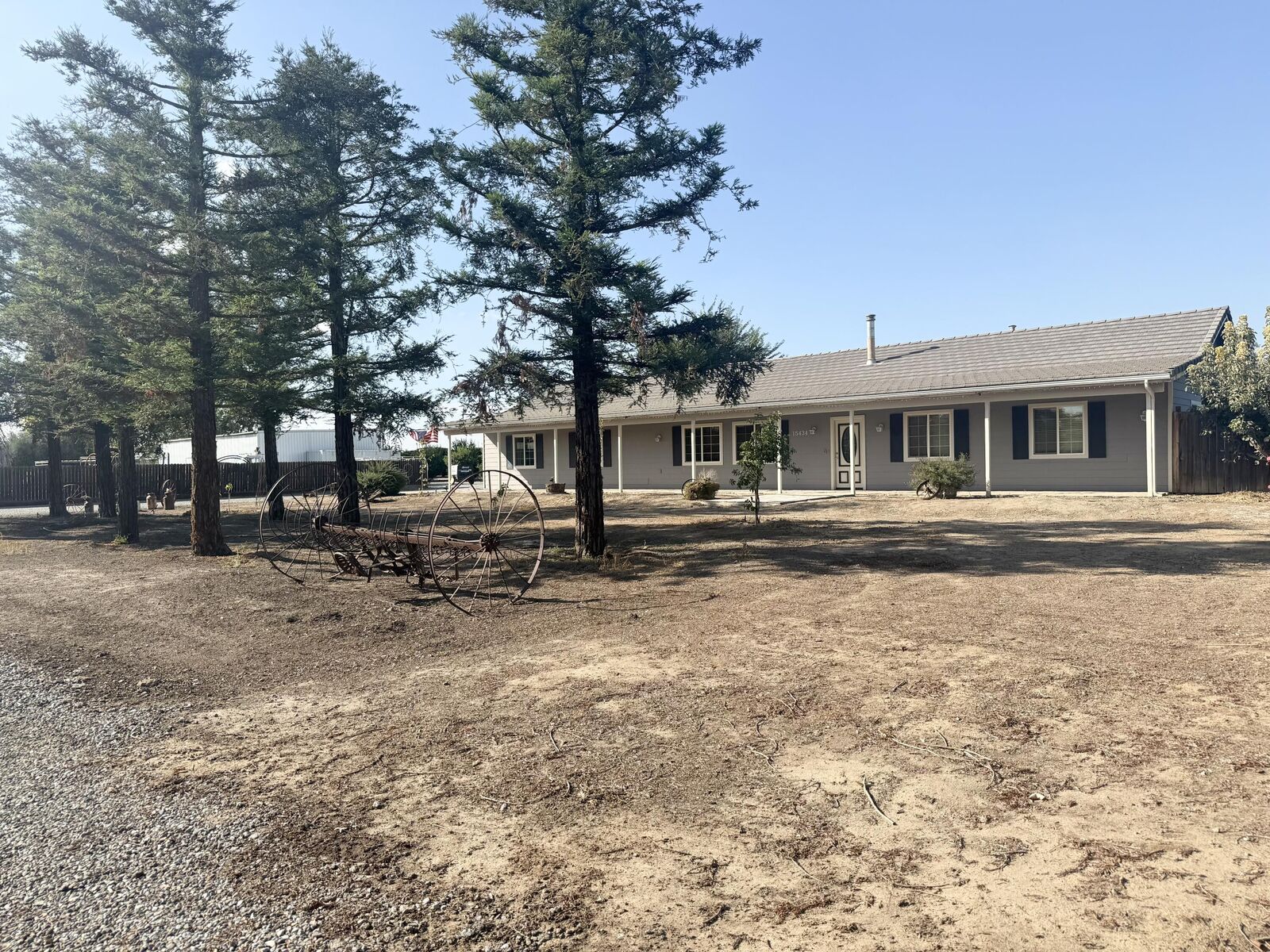 Property Photo:  15434 Ave 330  CA 93235 