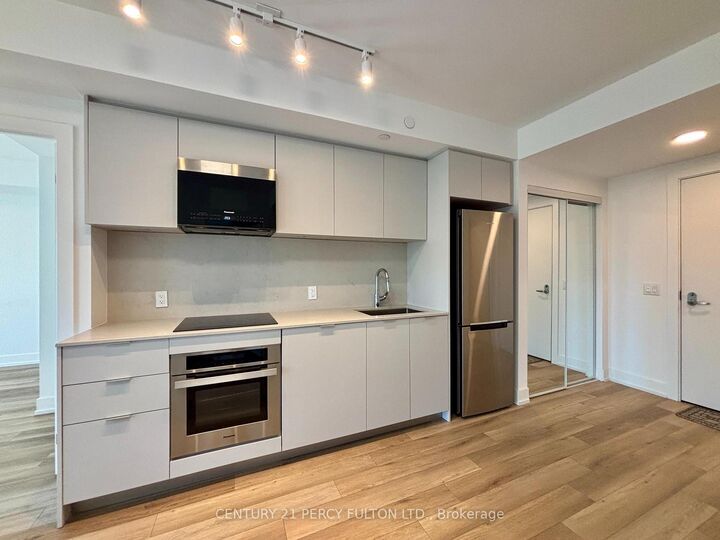 Photo de la propriété:  8 Cedarland Drive 611  ON L6G 0H4