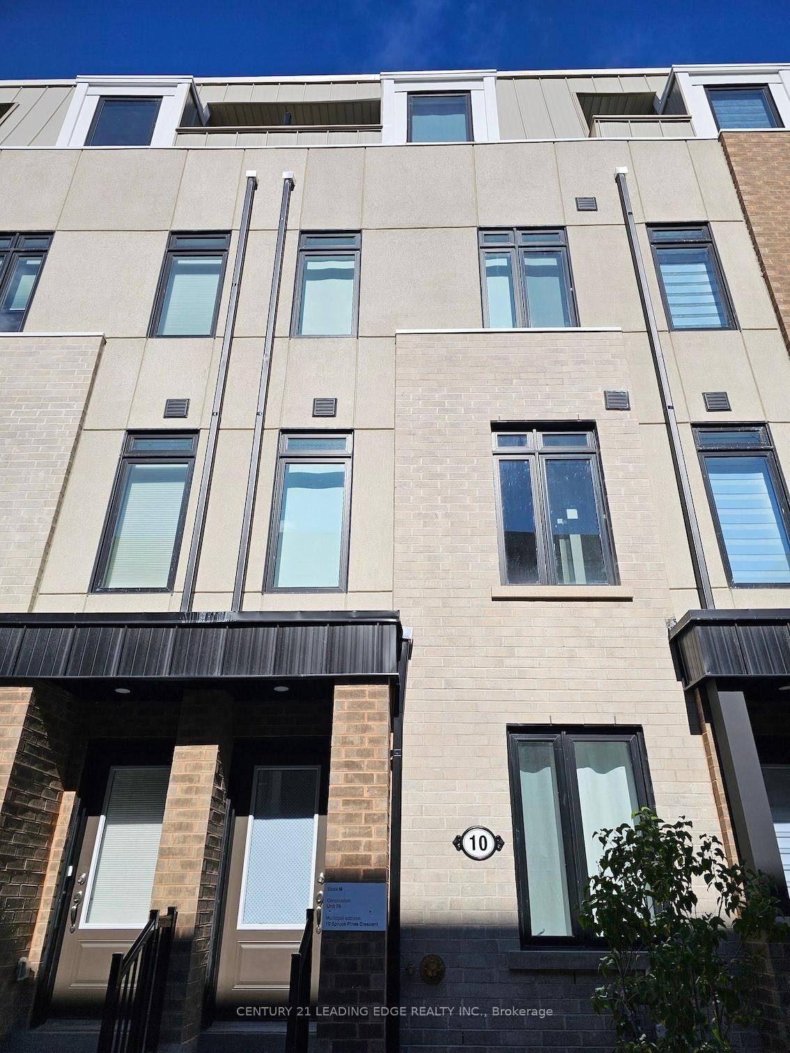 Property Photo:  10 Spruce Pines Crescent Room2  ON M4A 1C5 