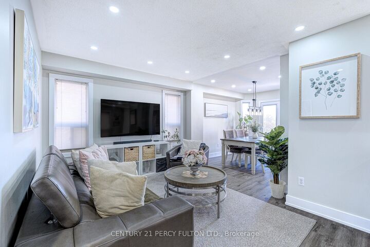 Photo de la propriété:  4 Dunlop Court  ON L6X 4Z8 