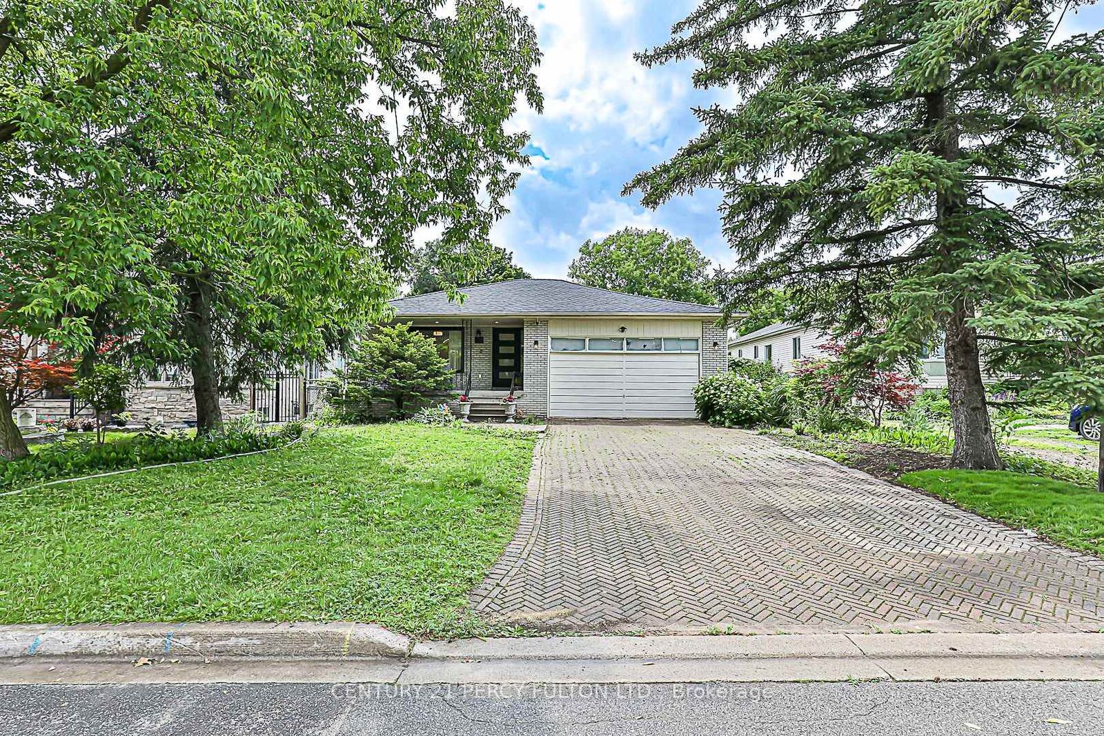 Property Photo:  168 Ruggles Avenue  ON L4C 1Y4 
