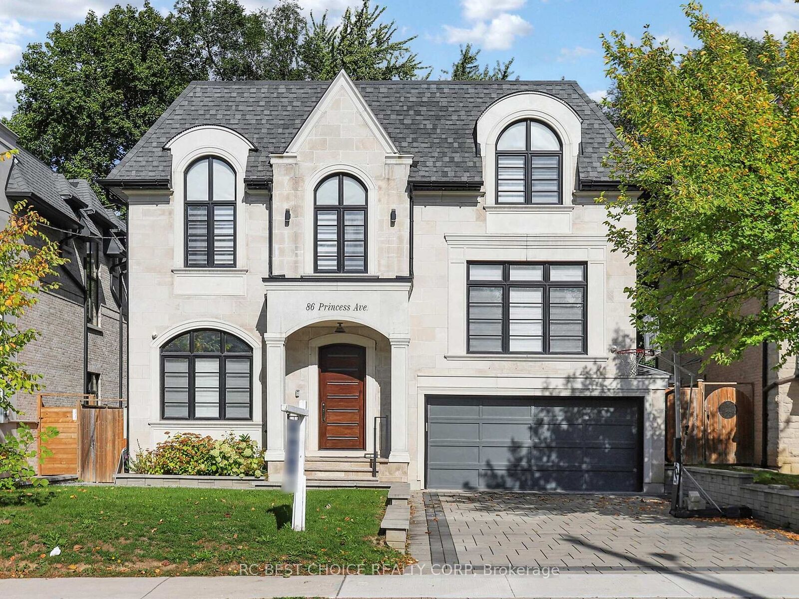 Photo de la propriété: 86 Princess Avenue ON M2N 3R6