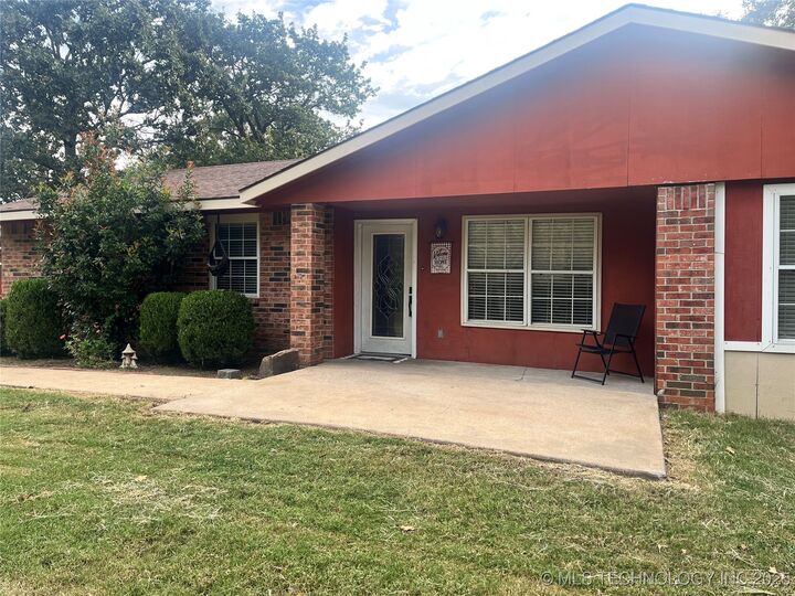 Property Photo: 8239 W 800 Road OK 74434