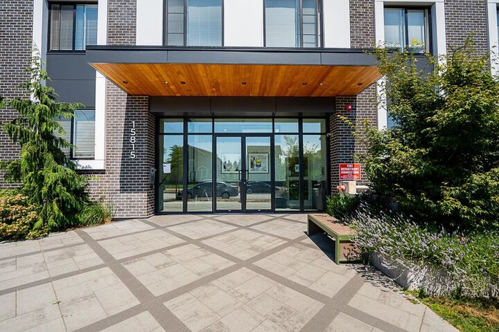 15815 85 Avenue 407 — photo 1