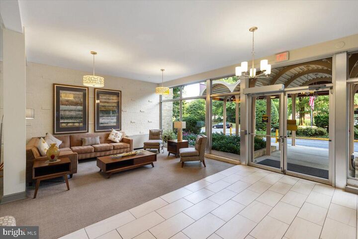 Property Photo:  200 N Maple Avenue 416  VA 22046 