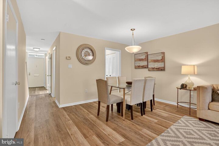 Property Photo:  1729 S Hayes Street 2  VA 22202 