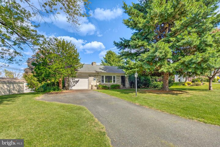 123 Westbrook Drive  Lancaster PA 17603 photo