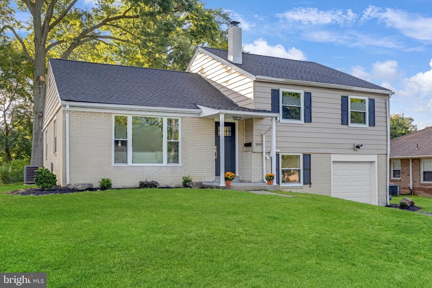Property Photo: 1049 Hollytree Road PA 19001