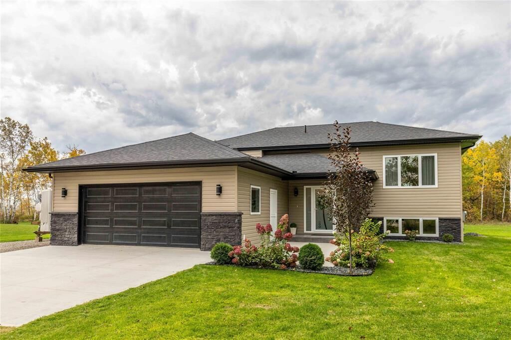 Property Photo:  33 Oswald Drive  MB R0A 0W0 