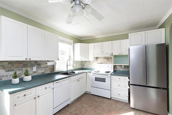 Property Photo:  207 Lucinda Street South  MB R0G 1K0 
