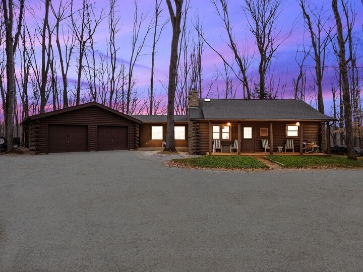 Property Photo:  1060 Fox Lane  OH 43155 