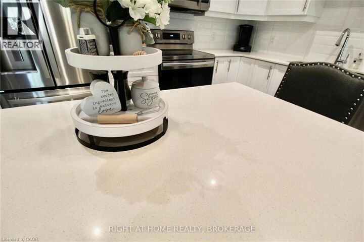 Property Photo:  5080 Connor Drive 10  ON L3J 0T3 